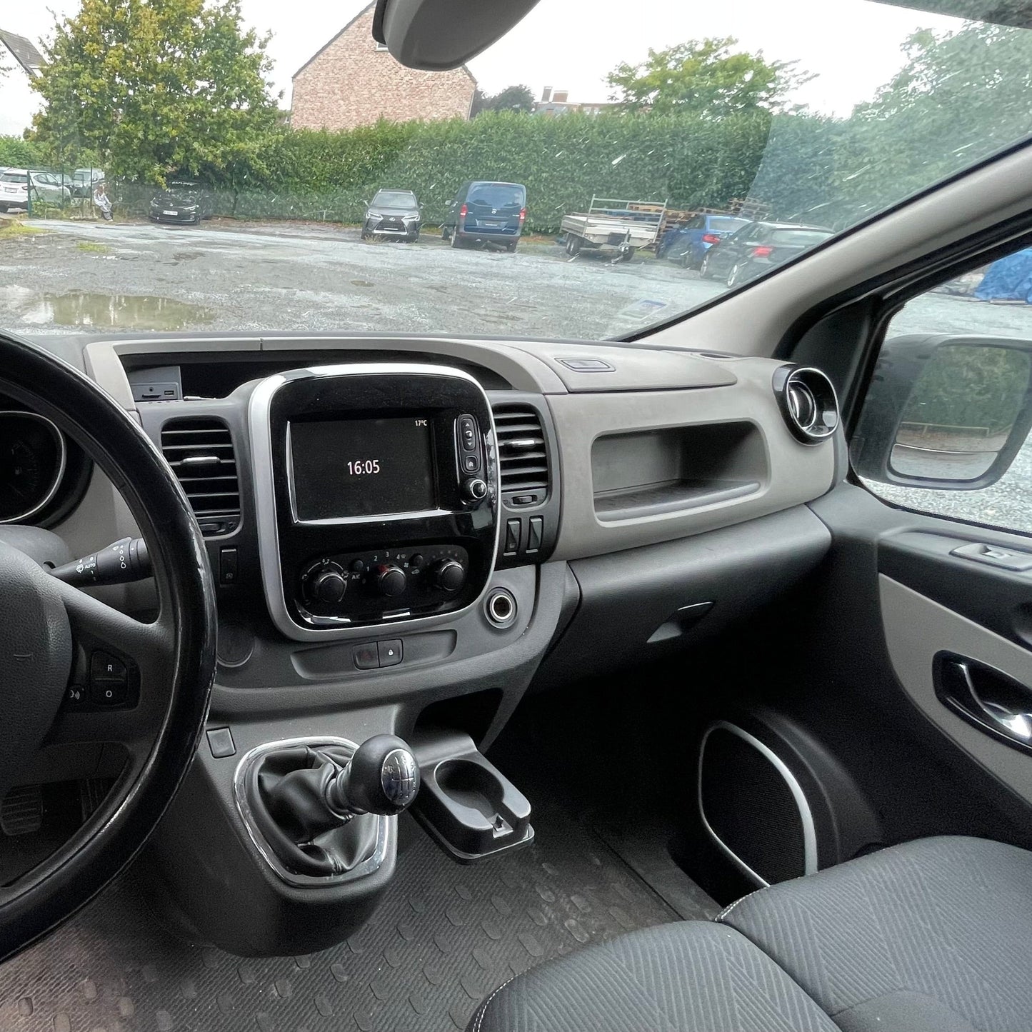 Renault Trafic 2017 – Diesel – Handgeschakeld – 295.618 km