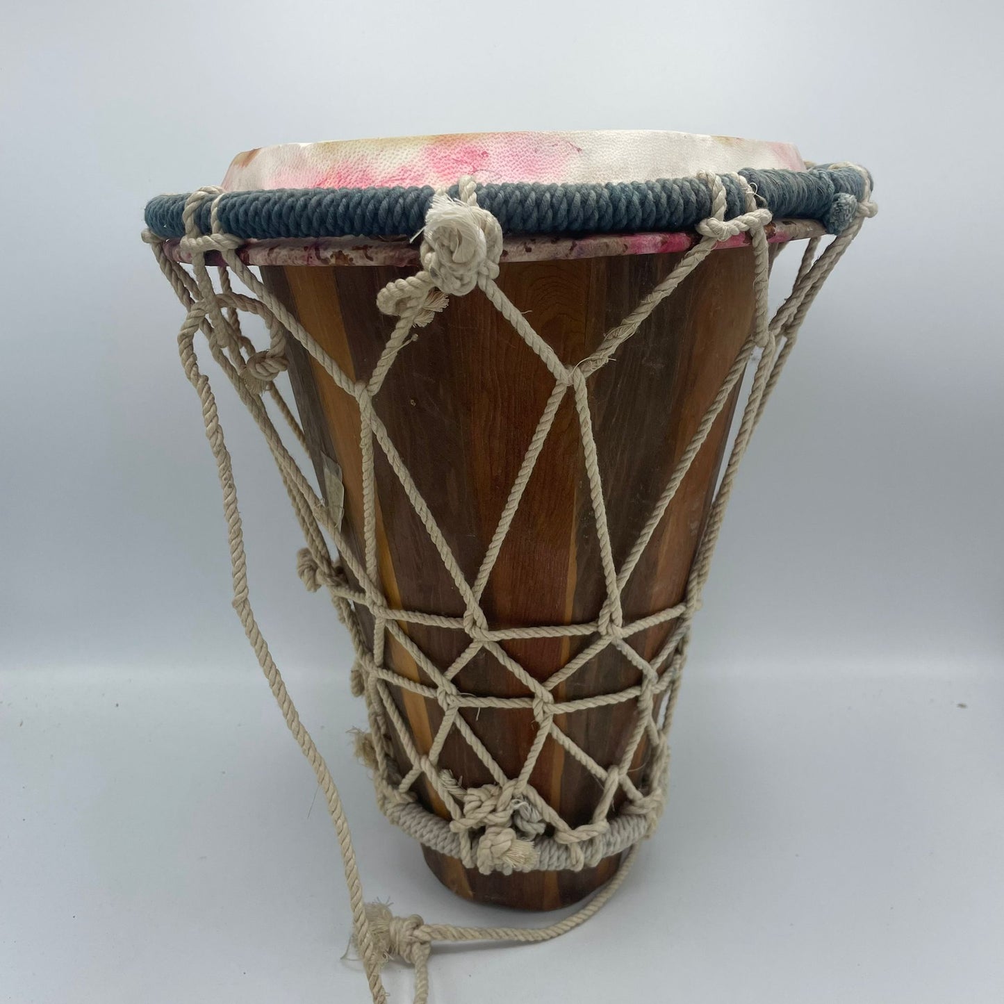 Set van 3 Handgemaakte Djembes | Authentieke Percussie-Instrumenten | Uniek Marmerpatroon