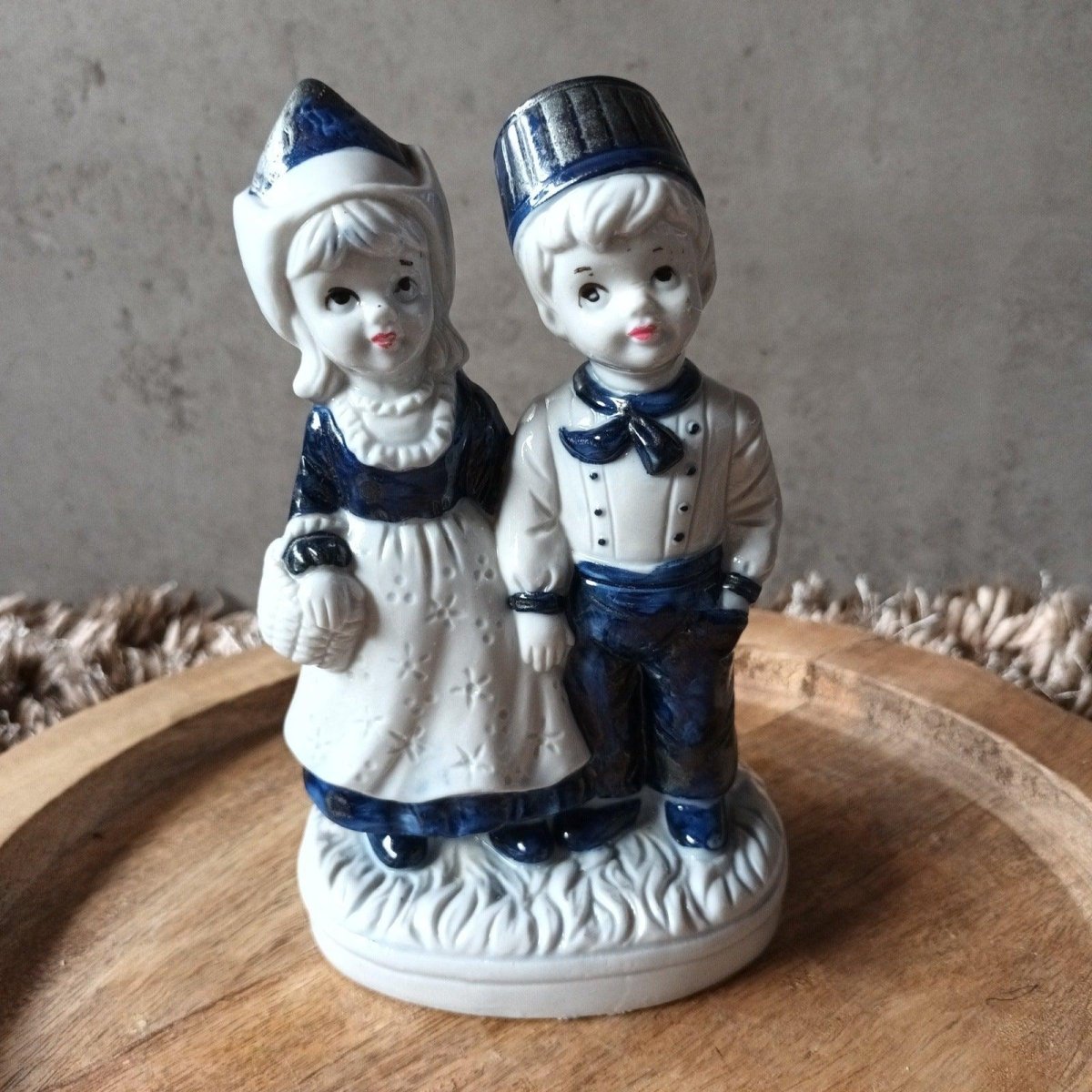 Vintage delftsblauw beeld - koppel hand in hand. - Veilingcoach.be