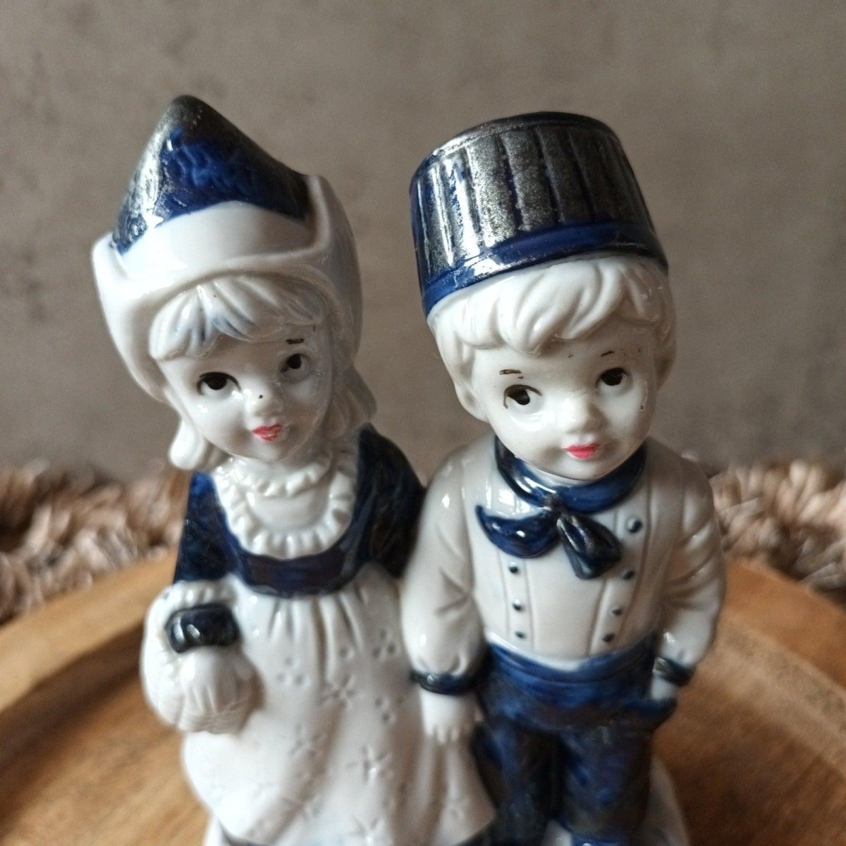 Vintage delftsblauw beeld - koppel hand in hand. - Veilingcoach.be